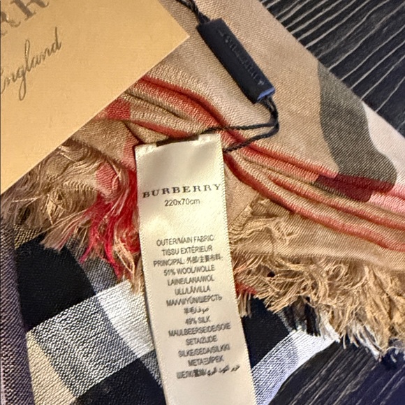 Burberry Tan and Black classic Plaid Scarf - Picture 4 of 7